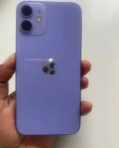 iPhone 12 lilás