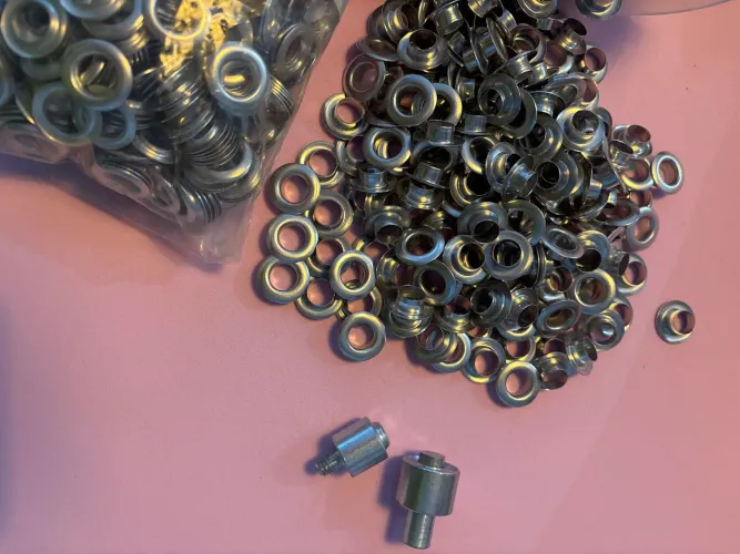 Kit 912 Ilhós Nº 0 Metálico (10mm) + Matriz Para Balancim