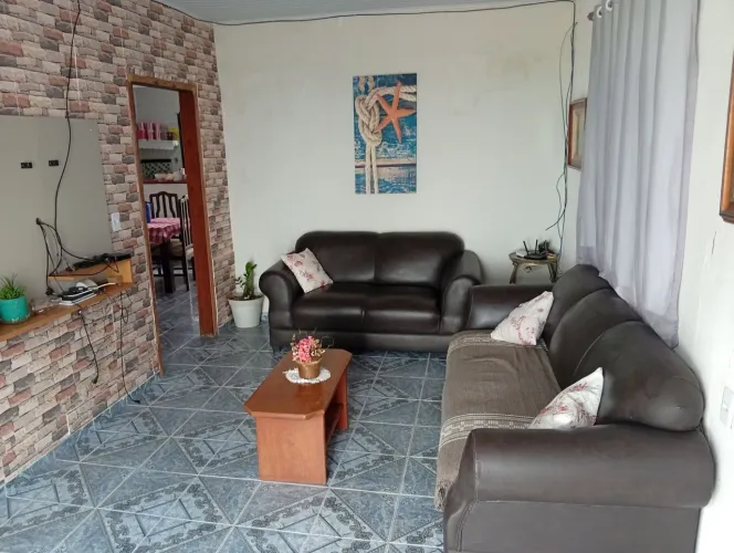 Vendo casa linear com 3 quartos, sendo uma suíte , banheiro social , garagem para 3 carros