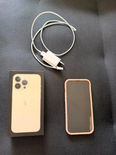 iPhone 13 Pro dourado