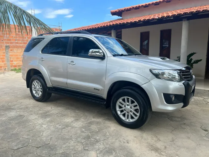 Toyota Hilux SW4 SRV D4-d 4X4 3.0 TDI Dies. AUT 2012