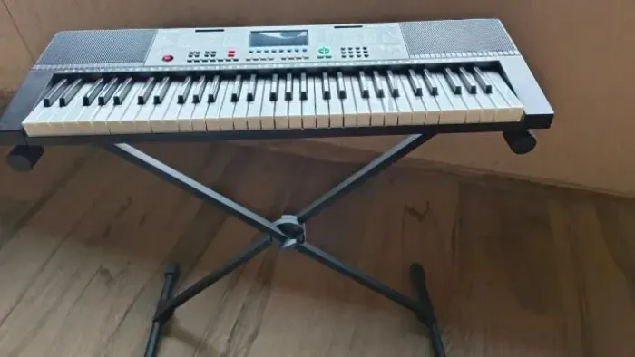 Teclado Yamaha spring T 61