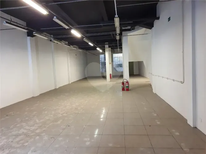 Imóvel para venda possui 750 metros quadrados com 8 quartos em Santana - São Paulo - SP