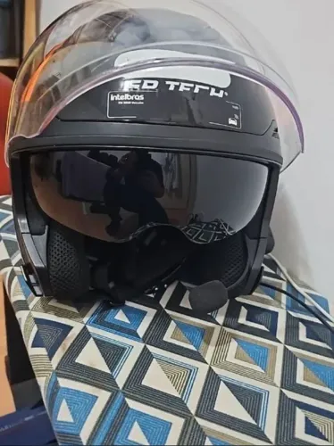 Capacete GP Tech tam 58 com óculos solar