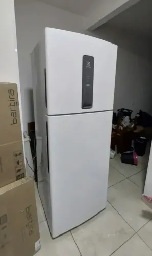Geladeira nova um mês de uso estou vencendo 