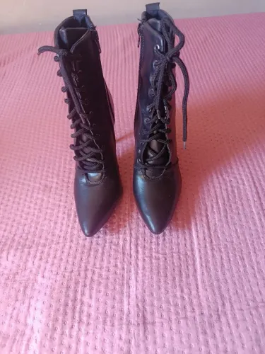 Bota Cano Médio 10cm Nova
