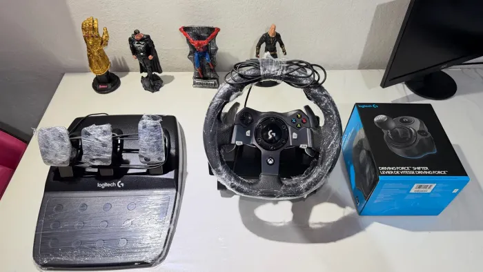 Volante Logitech G920 Driving Force + Pedais + Câmbio Shifter | Xbox e PC