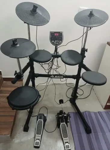 Bateria Alesis DM6