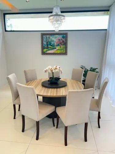 mesa de jantar com meio giratório e 8 cadeiras