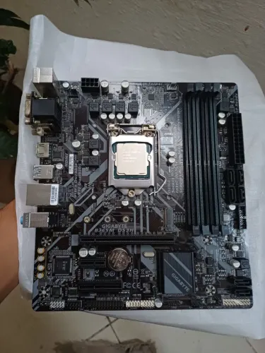 i3 9100F + Placa-mãe Gigabyte B365M DS3H