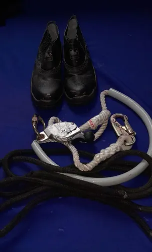 Cinto de segurança estilo paraquedas, bota EPI Tam 40