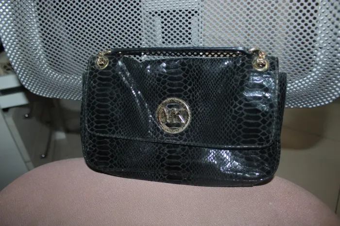 BOLSA MICHAEL KORS preta