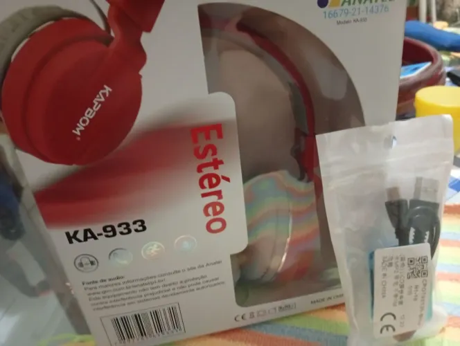 Kit completo de música,fone de ouvido bluetooth e MP3 ambos acompanham carregador 