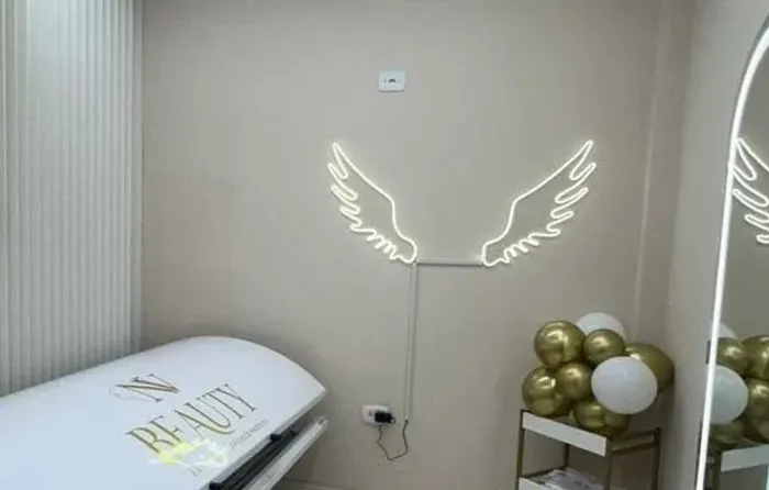 Asa de anjo em perfeito estado usado por 8 meses, cor da luz branca.