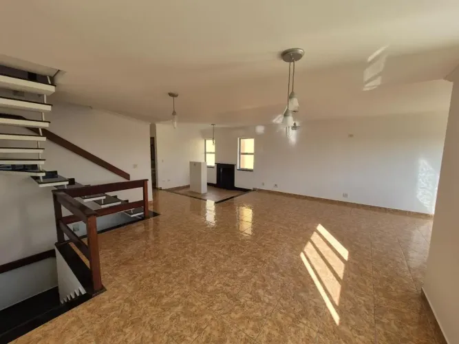 Casa no Condomínio Passargada I com 355m² (AC) 1260 m2 (AT) e 4 suítes, Cotia/SP.