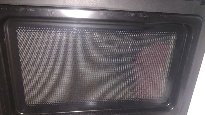 Microondas semi novo   vendo urgente aceito proposta e troco por celular 