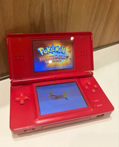 Nintendo DS Lite Vermelho + Cartão R4 (Desbloqueado) + 40 Jogos em Português