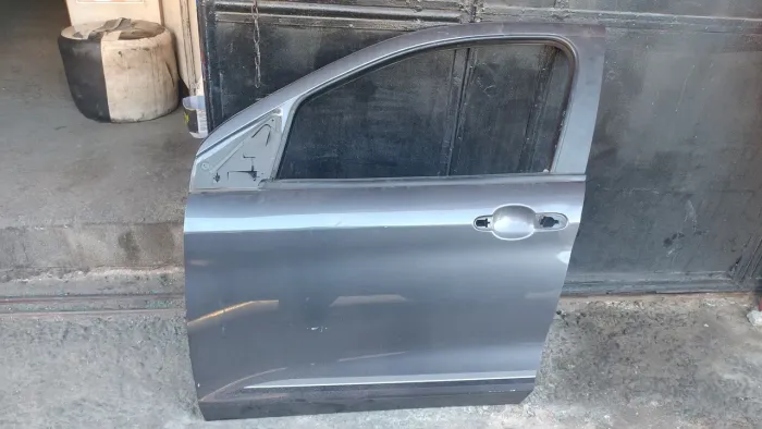 Porta Dianteira LE do Fiat Argo ou Cronos em perfeito estado peça de qualidade original.