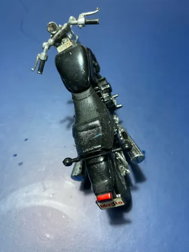 Vendo Moto miniatura- coleção