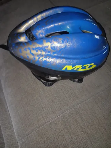 Capacete de azul usado/conservado completo