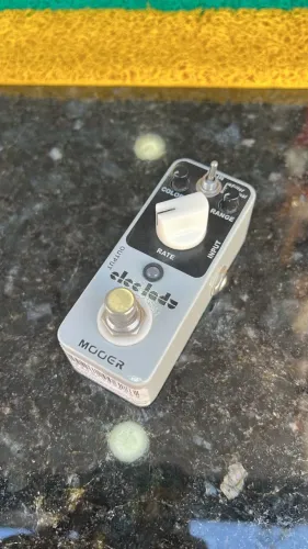 Pedal Flanger Análogo Mooer Modulação Guitarra por R$300,00