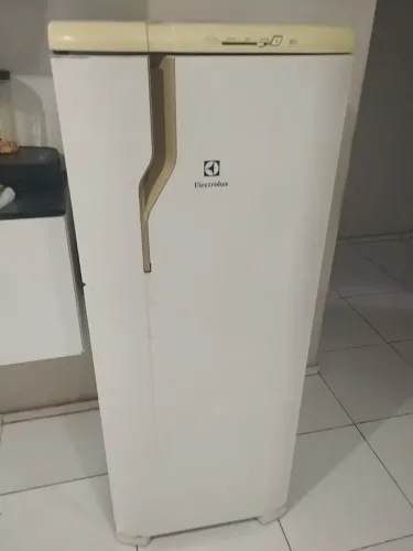 Geladeira Eletrolux 240L- funciona perfeitamente