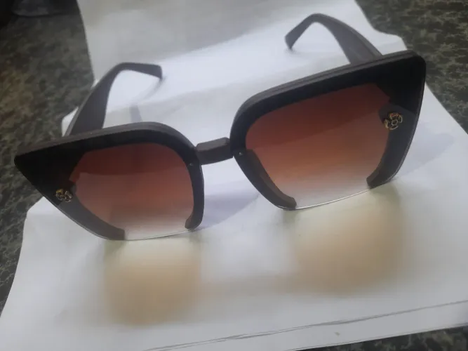 Vendo este óculos de proteção al sol en bom estado de uso