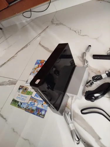 Vendo Nintendo wii, com 2 controles,todos os cabos e vários jogos