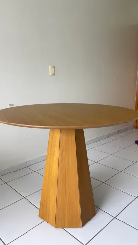 Mesa redonda belíssima 
