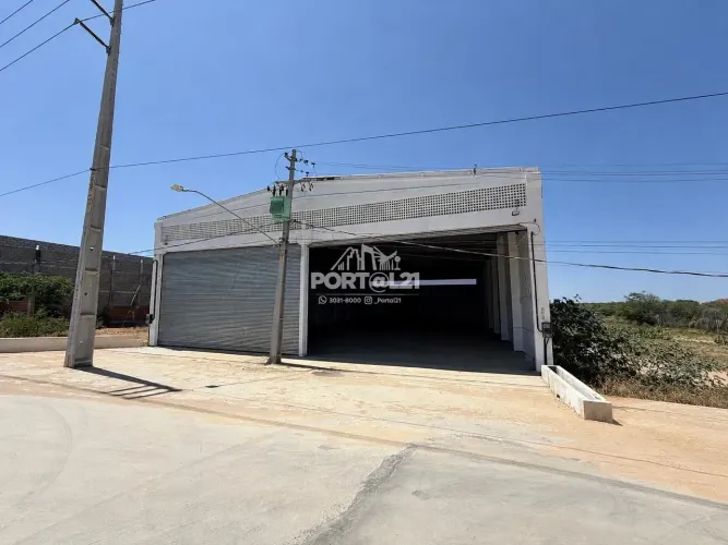 Galpão comercial para aluguel na BR428, 800 m², pé-direito de 10 metros e acesso por duas