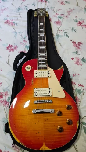 Guitarra Les Paul Vintage V100