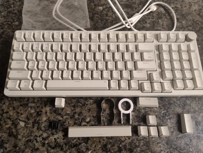 Teclado mecânico: Ajazz Ak992 switch red e botão de volume, só possui RGB na cor azul