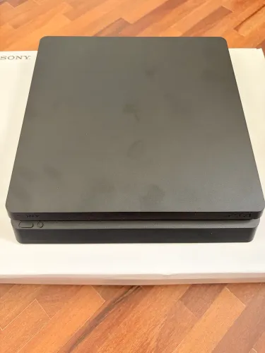 Ps4 slim 1tb + 2 controles + 3 jogos