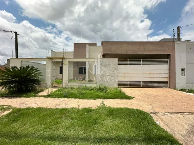 CASA COM 3 QUARTOS SENDO 1 SUÍTE A VENDA POR R$ 580.000,00 NO JD CELESTE EM SINOP/MT - GAD