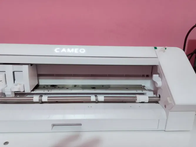 Plotter de recorte Cameo 4 novíssima - Silhouette - pra vender logo