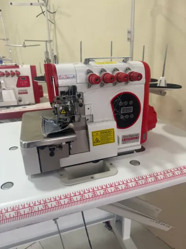 Máquina de costura Interlok Drive