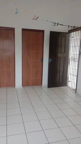 Procuro menina para dividir apartamento