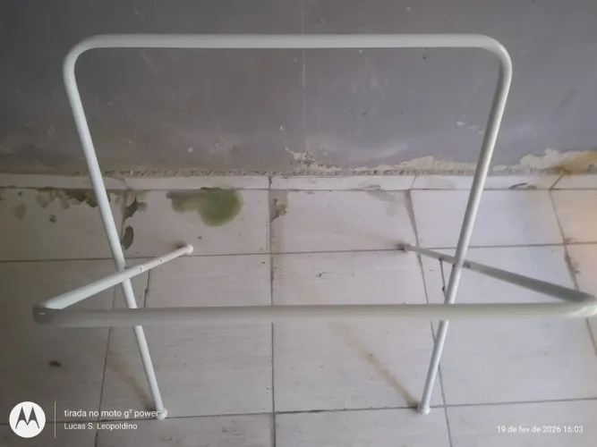 Suporte de banheira infantil e vai com a banheira