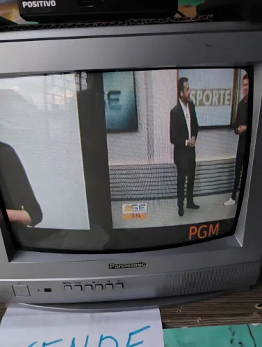 Televisão de tubo Panasonic 17 POLEGADAS COM CONTROLE