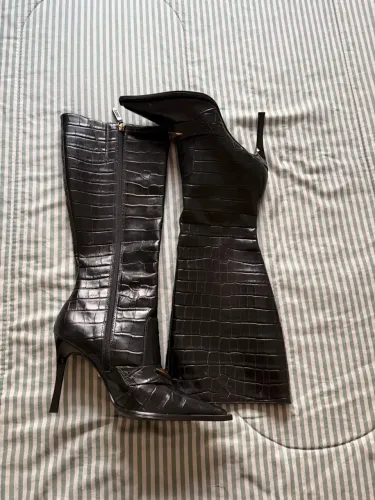 Bota Schutz couro croco