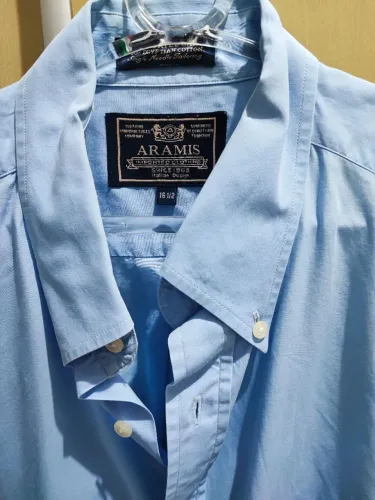 Kit duas camisas: uma Aramis manga curta e outra DM manga longa 