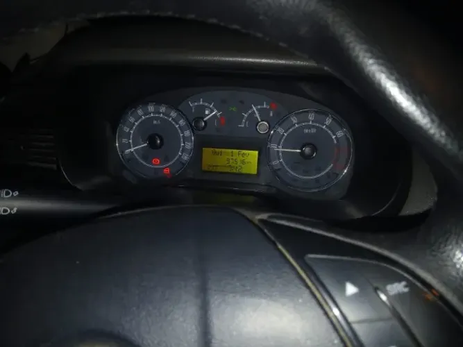Fiat Linea 1.9/ HLX 1.9/ 1.8 Flex 16V 4P 2009