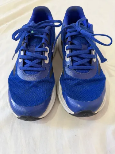 Tênis adidas