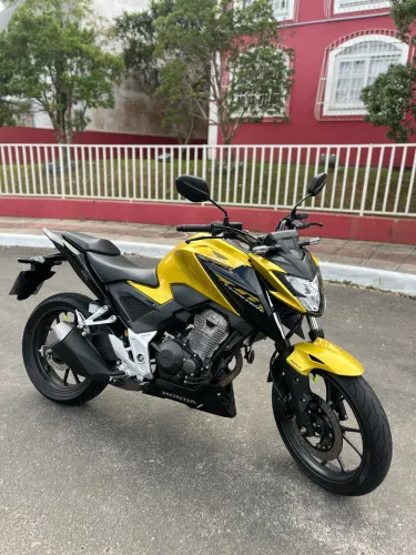CB 300F 2023 MANUAL CHAVE RESERVA TROCO