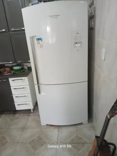 VENDO GELADEIRA COM URGÊNCIA