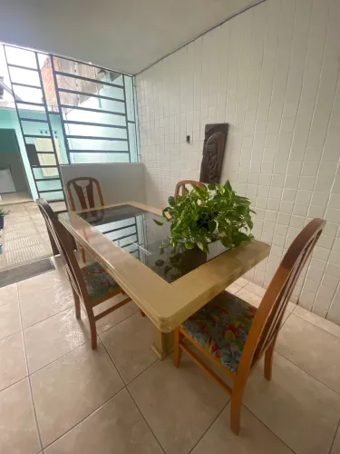 Mesa jantar 6 lugares, tampo de vidro + 4 cadeiras