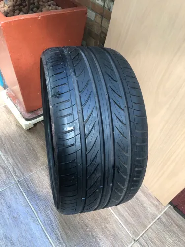 Pneu aro 22 novo, perfil fino - oportunidade