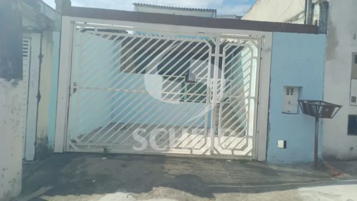 Casa de dois quartos a venda a cinco minutos da estação Varginha da CPTM