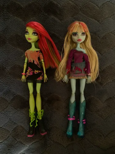 Duas bonecas Monster high G1 (aceito ofertas)