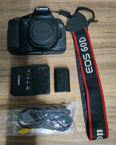 CANON 60D MUITO NOVA